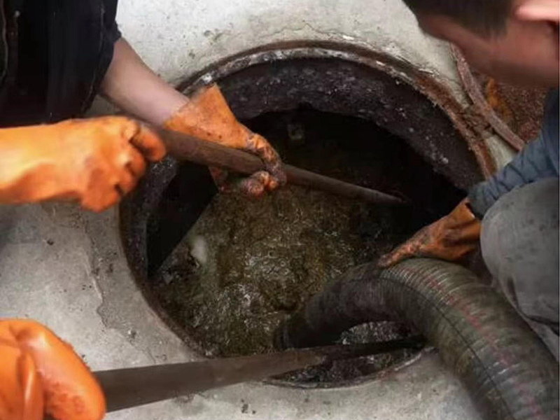 伊宁清理化粪池时如何避免沼气的危害?